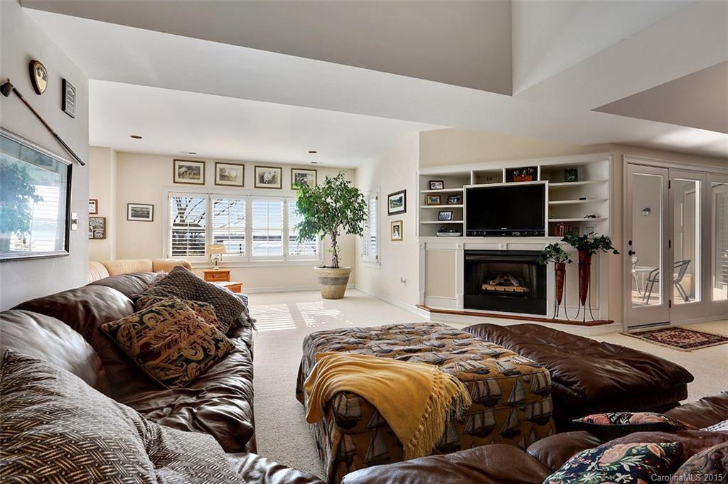 Royal Pointe - Residential