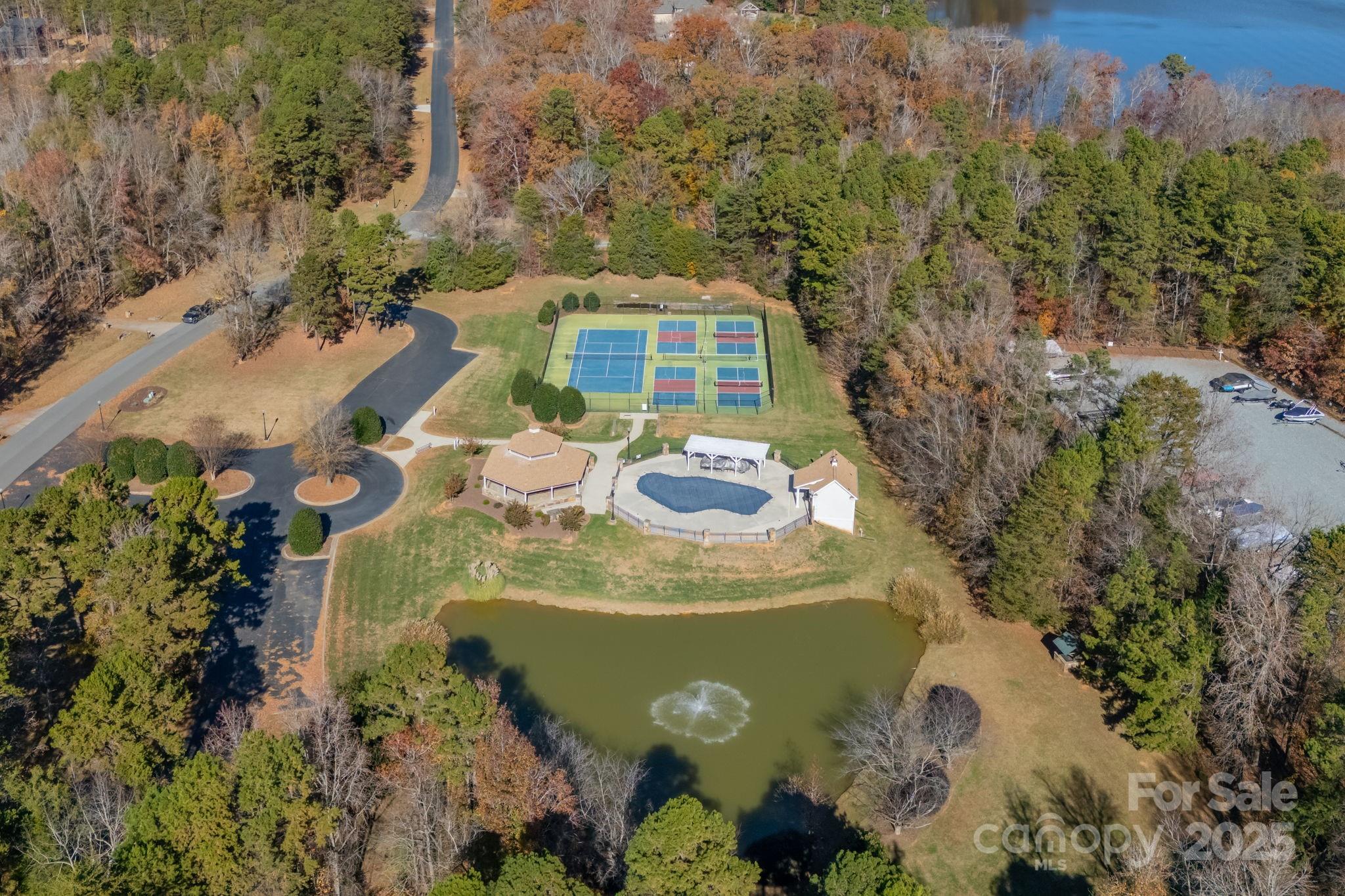 Yachtsmans Point - Land