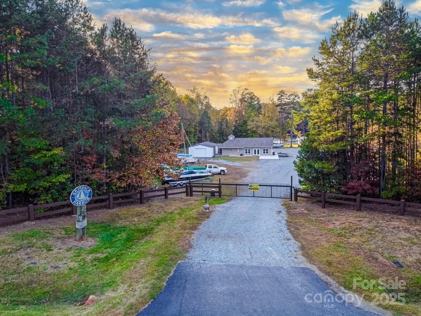 Yachtsmans Point - Land