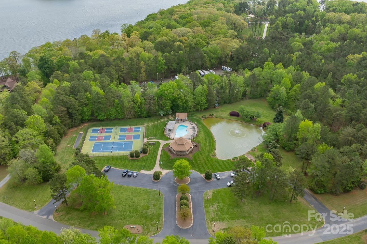 Yachtsmans Point - Land