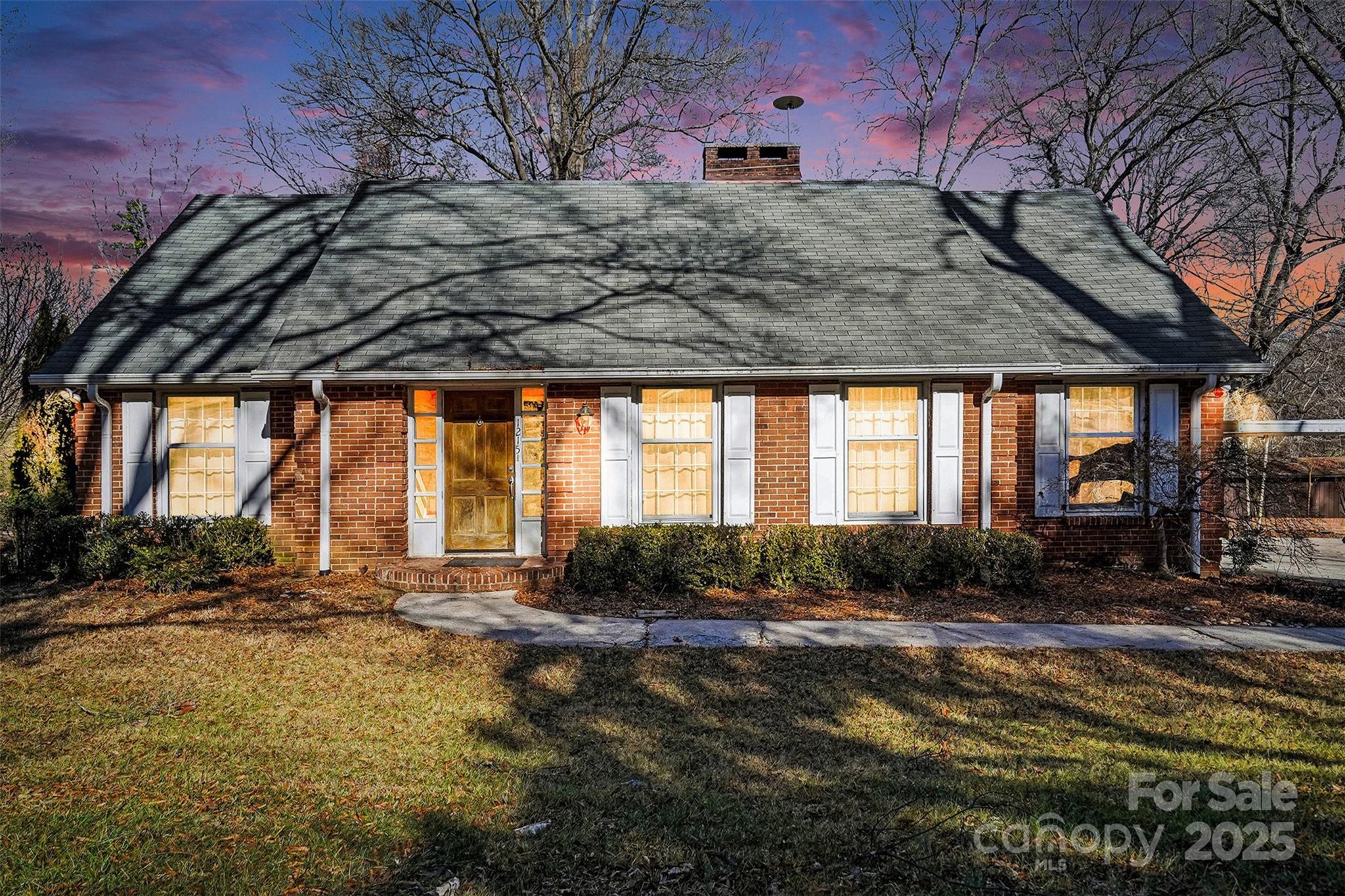 1215 Robinhood Circle