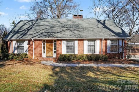 Photo of 1215 Robinhood Circle, Charlotte, NC 28227 (MLS # 4331206)
