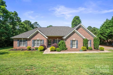 Single Family Residence in Hickory NC 1460 Brookstone Drive.jpg