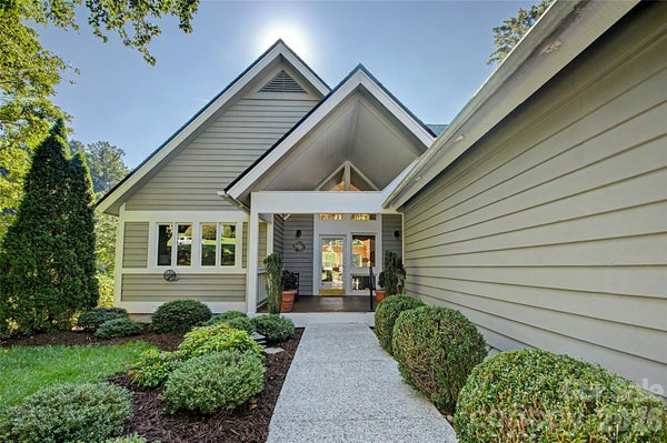 104 OVERLOOK DR, FLAT ROCK, NC 28731 - Image 9f98a24beade920d63769e0c8fcd8484/1509760432