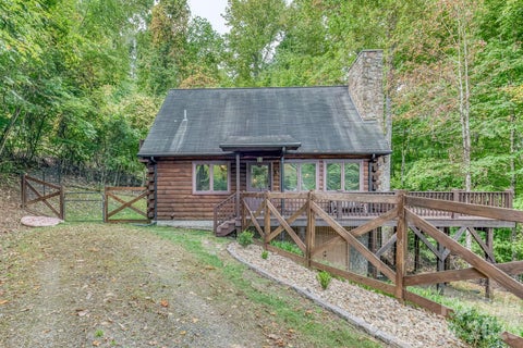Photo of 610 Amber Drive, Bakersville, NC 28705 (MLS # 4434384)