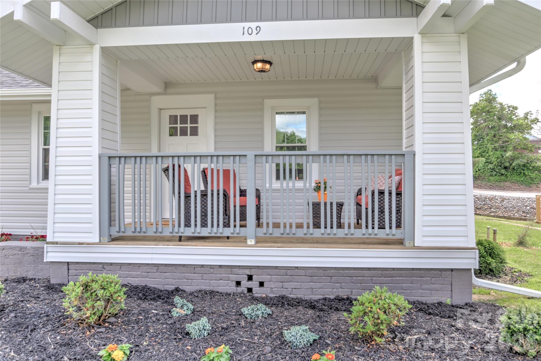 109 W Marshall Street