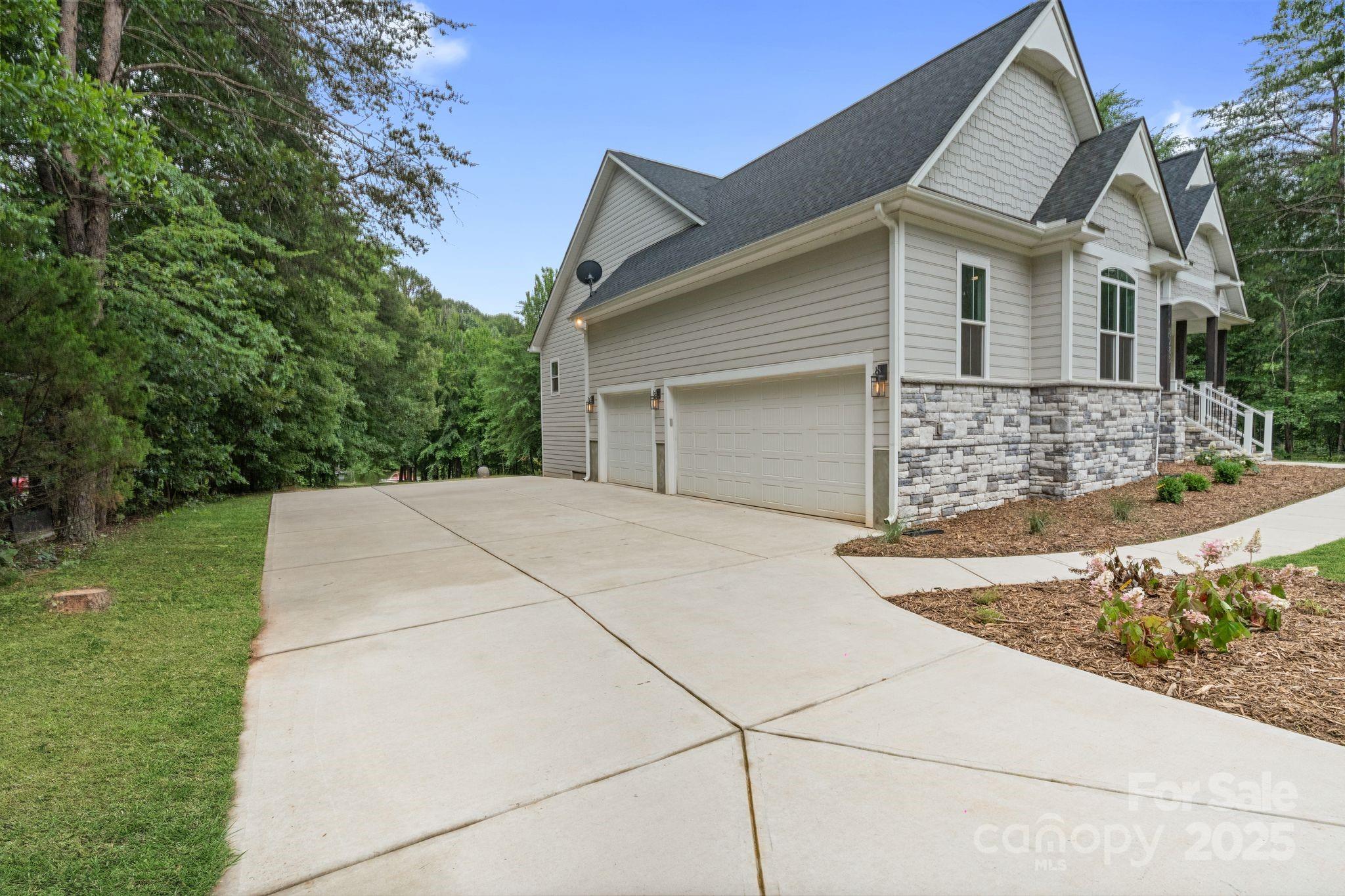 8283 Long Island Road