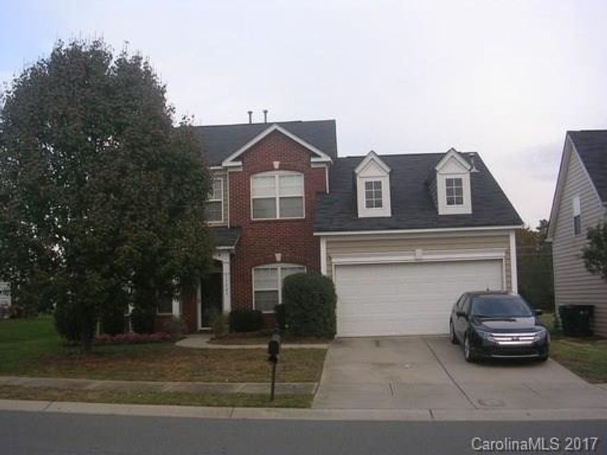 AVAILABLE 8.1.17. 3 Bedroom 2.5 Bathroom home. Entry level w/Dining Room,Living Room,  Great Room, ceiling fan, the tile floor Kitchen comes with Breakfast area, pantry, appliances (Range/Oven, refrigerator, Dishwasher and Microwave) Master Bedroom w/walk-in closet, Master Bathroom w/garden tub, separate shower & dual sink vanity. Upstairs  Bedrooms are carpeted bonus room, laundry area and a full hall bathroom. Additional features include central (gas) heating and central air conditioning.