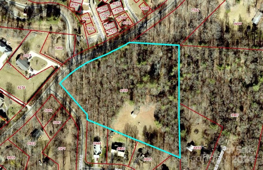 **Investor Alert: 5.42 Acres Zoned R-2** This prime property is ready for development and access to city water, sewer, and natural gas. Its location, just 5 minutes from Biltmore Park and 10 minutes from Asheville Airport, makes it ideal for residential opportunities. Additionally, it's only 10 minutes from downtown Asheville, rich in arts and culture. The land includes a 3-stall barn suitable for animal care and storage, making it perfect for a mini-farm. With endless potential for residential, recreational, or agricultural projects, this property is a valuable investment opportunity. With its unique combination of location, amenities, and potential uses, this property represents a valuable investment opportunity that should not be overlooked. The possibilities are boundless, waiting
for creative visionaries to bring their dreams to fruition. Whether you are looking to build custom homes, establish a mini-farm, this property is poised to meet your goals.