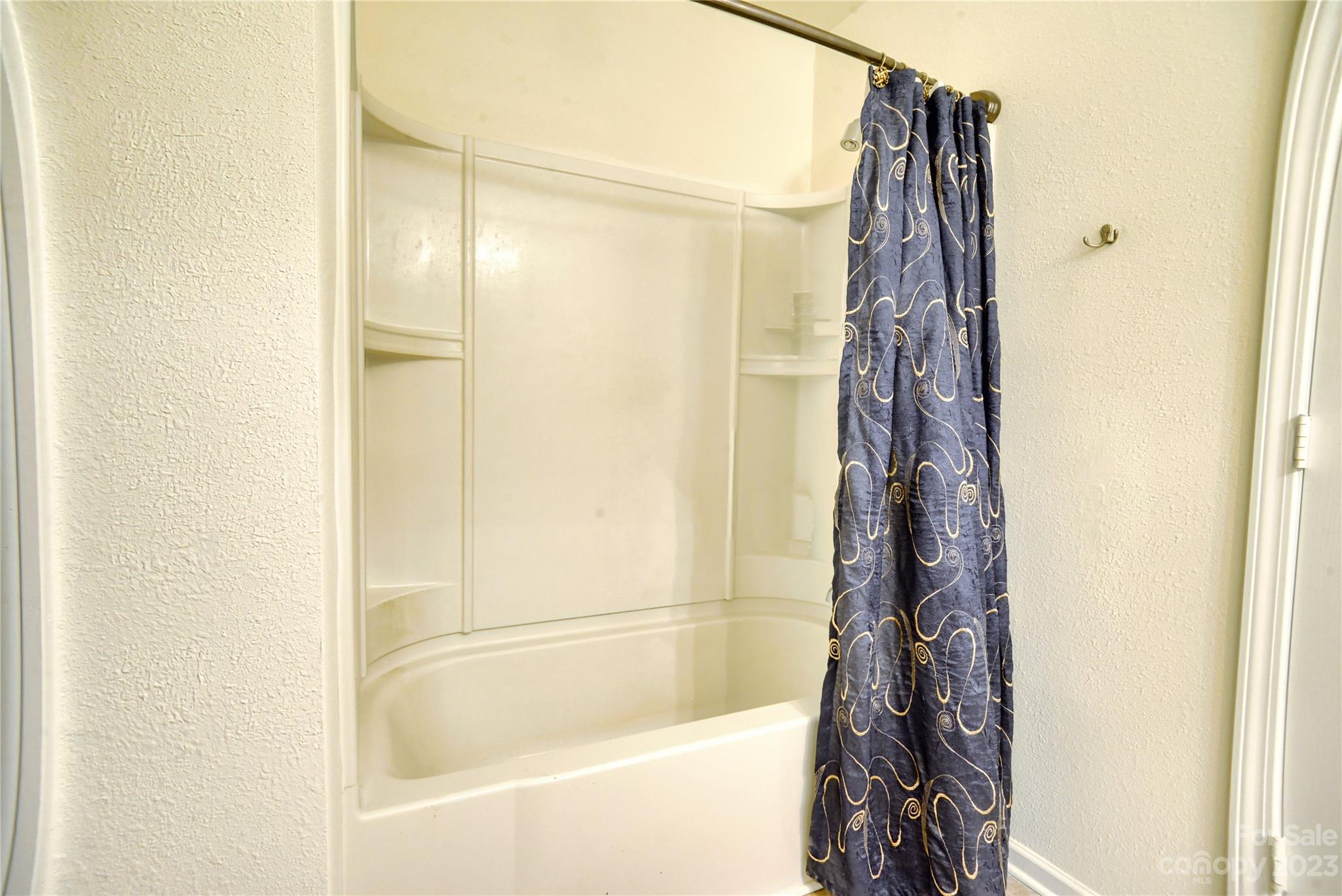 TUCKER CHASE - Residential