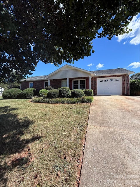 Photo of 869 Crystal Springs Drive, Lincolnton, NC 28092 (MLS # 4422646)