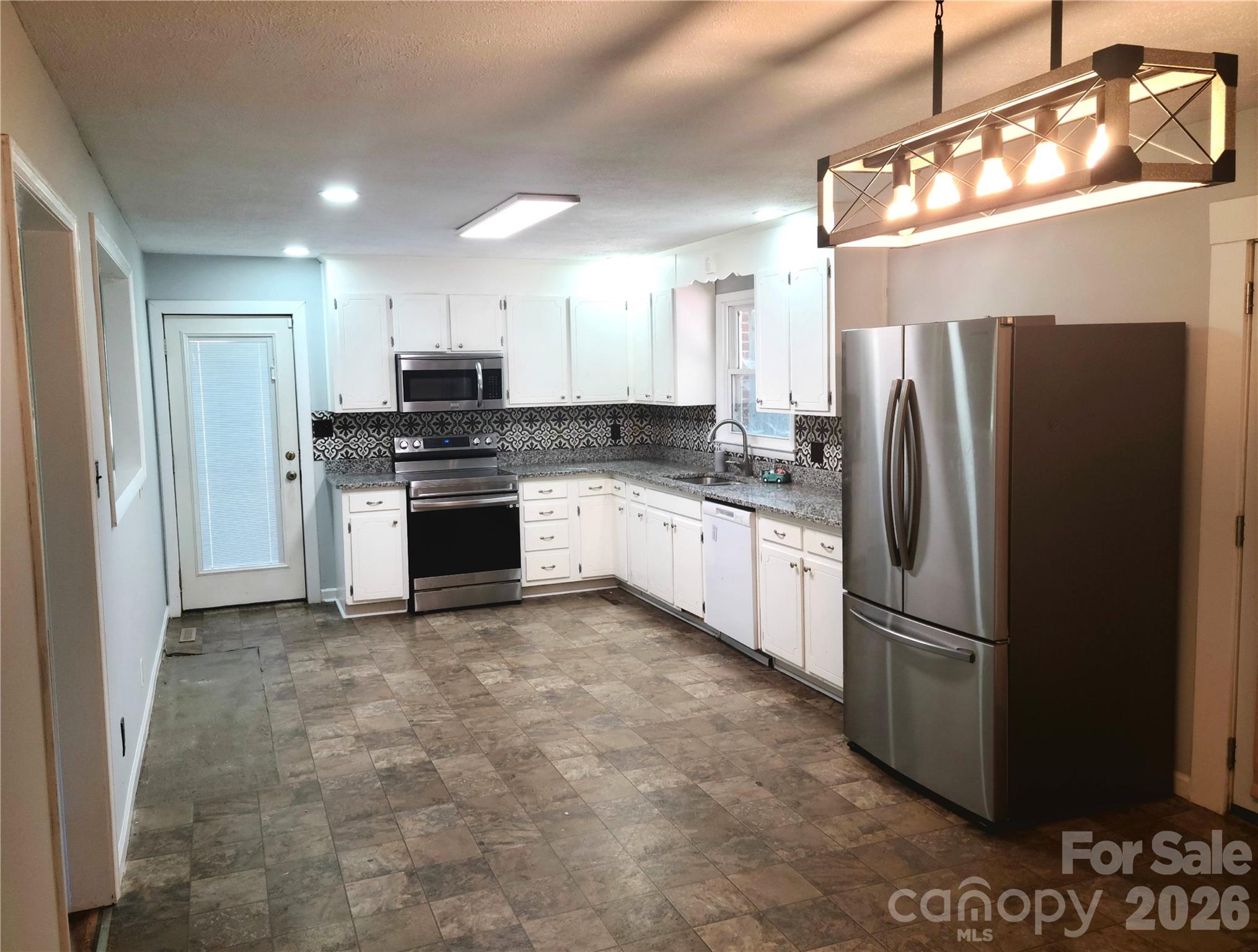 2230 Kenwood Drive
