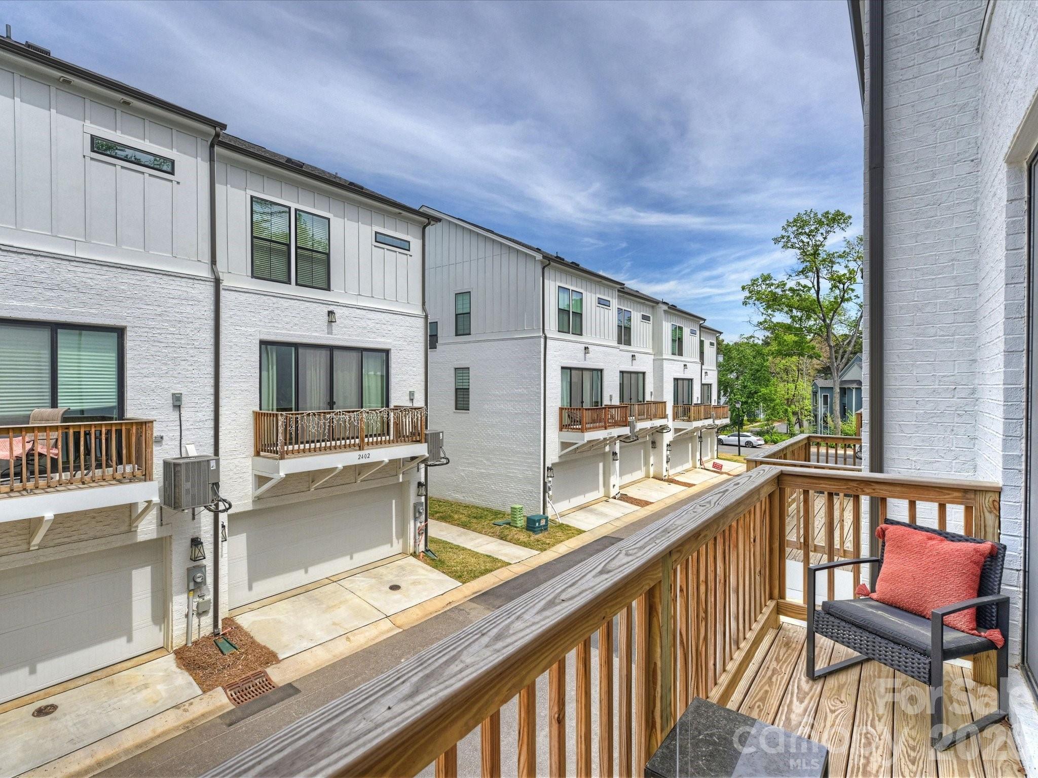 The Townes of Cotswold - Residential