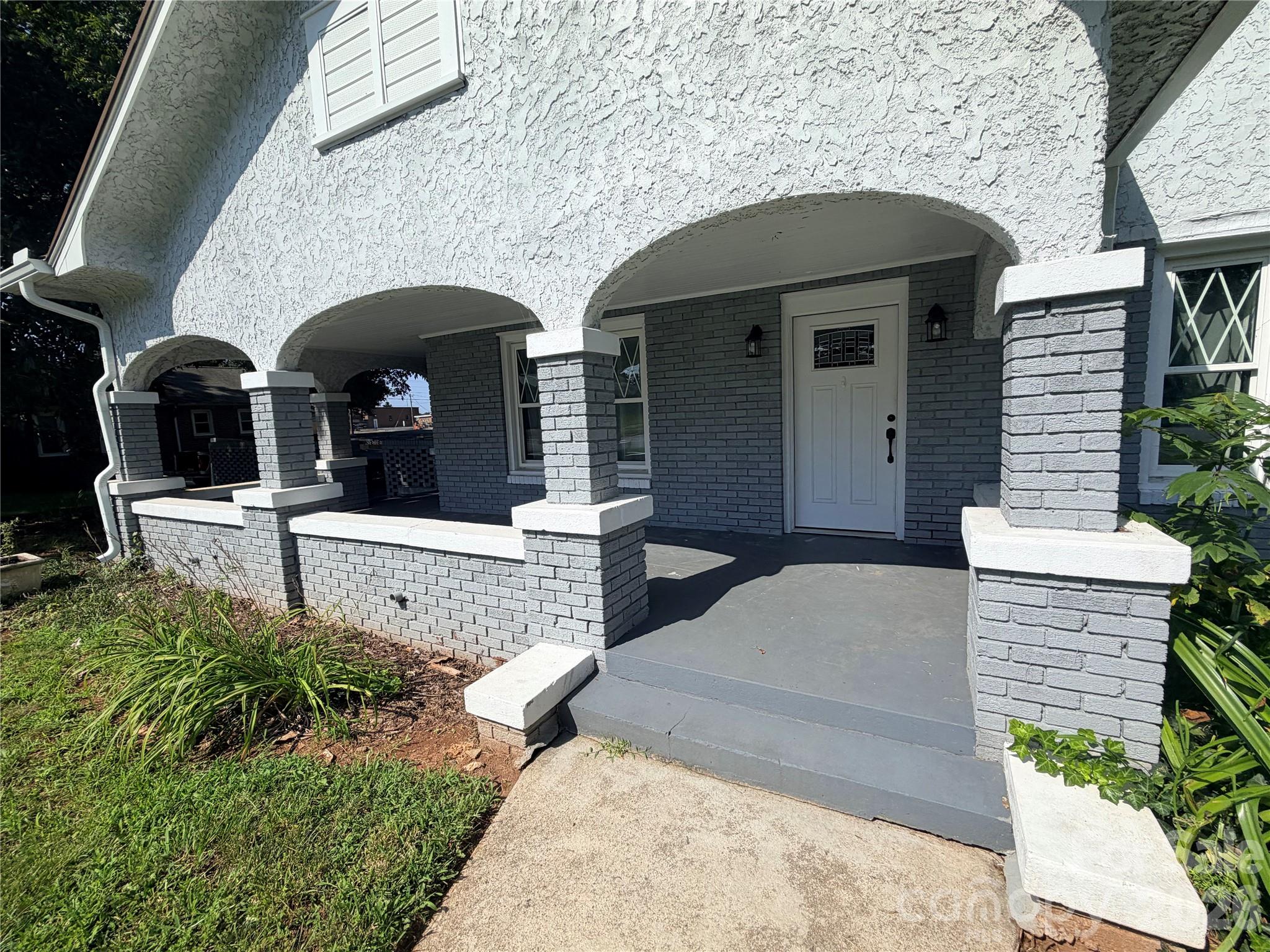 2709 N Main Avenue