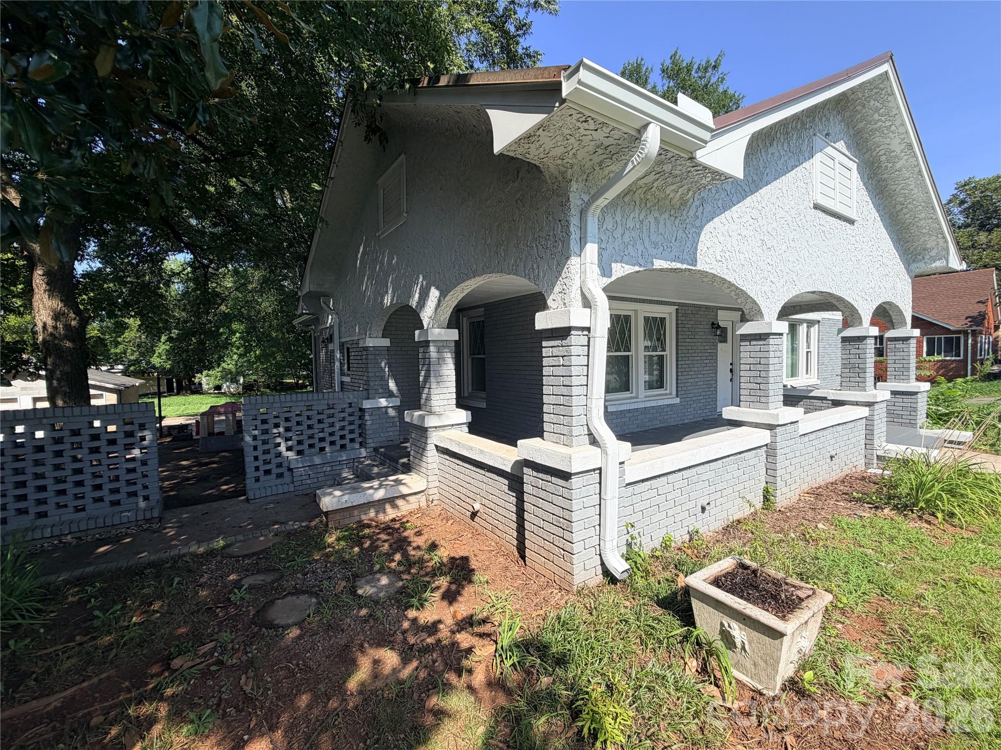 2709 N Main Avenue