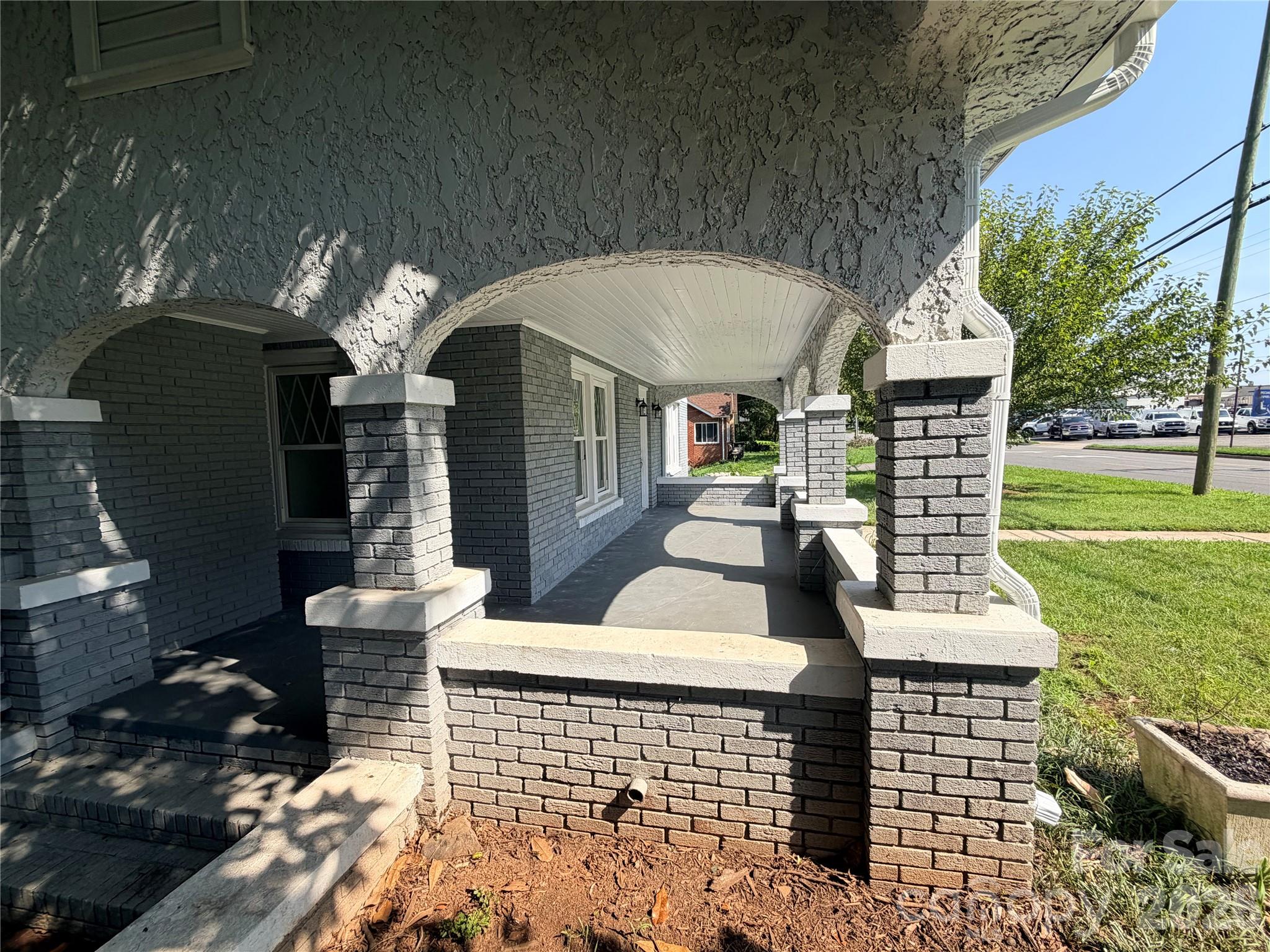 2709 N Main Avenue