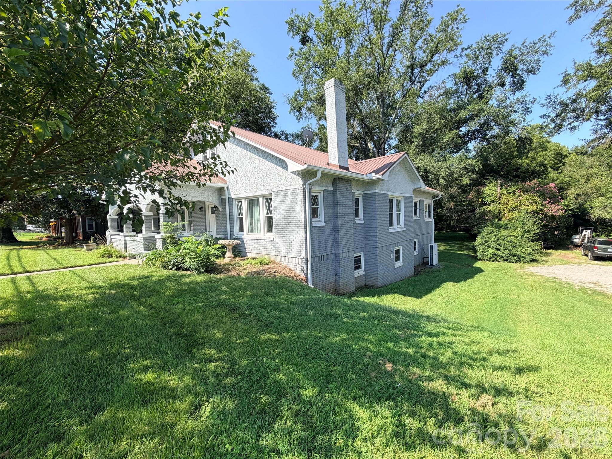 2709 N Main Avenue