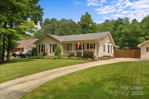 Photo of 2224 Pinebrook Circle, Charlotte, NC 28208 (MLS # 4328291)