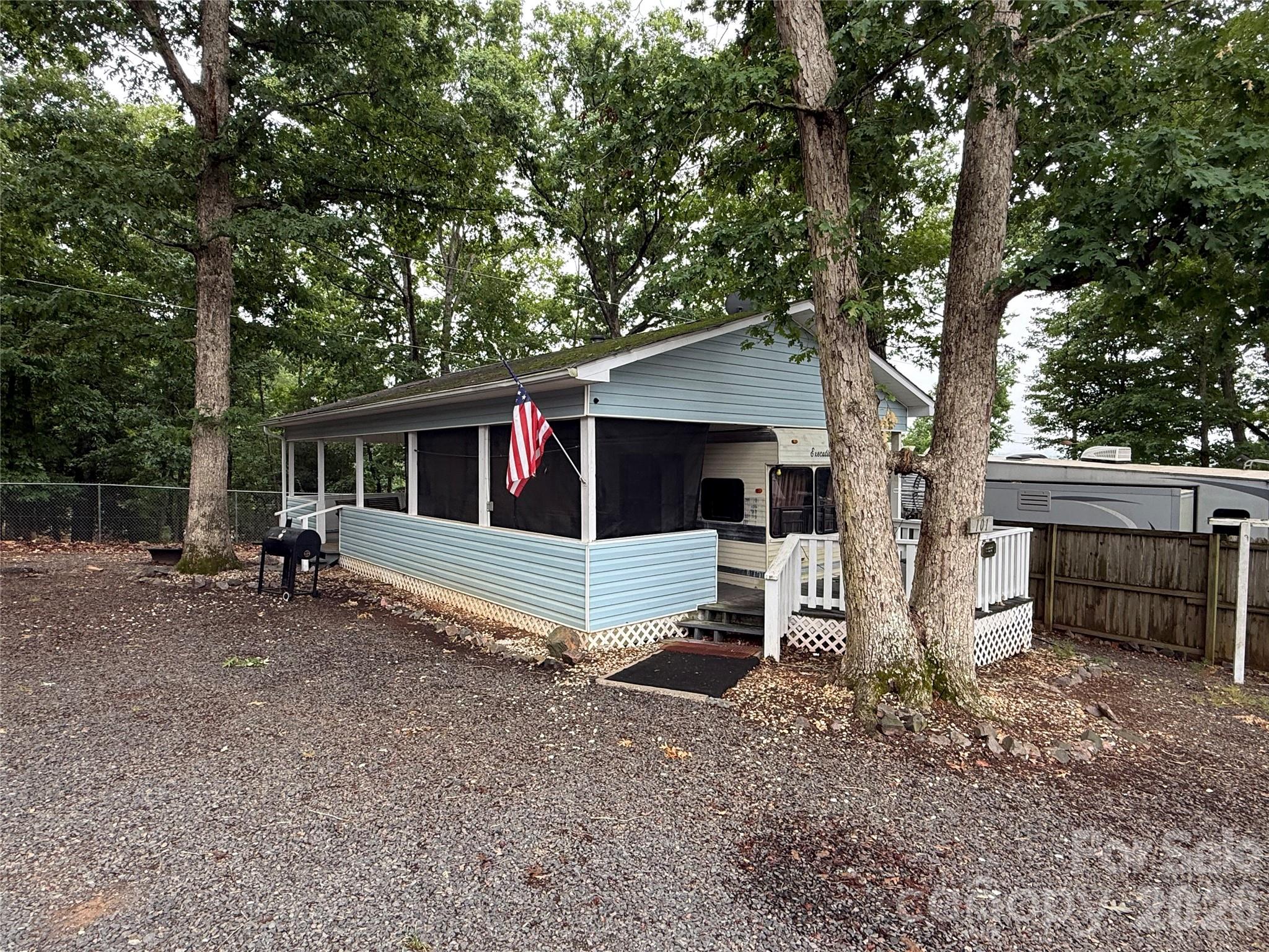 Twin Harbor - Residential