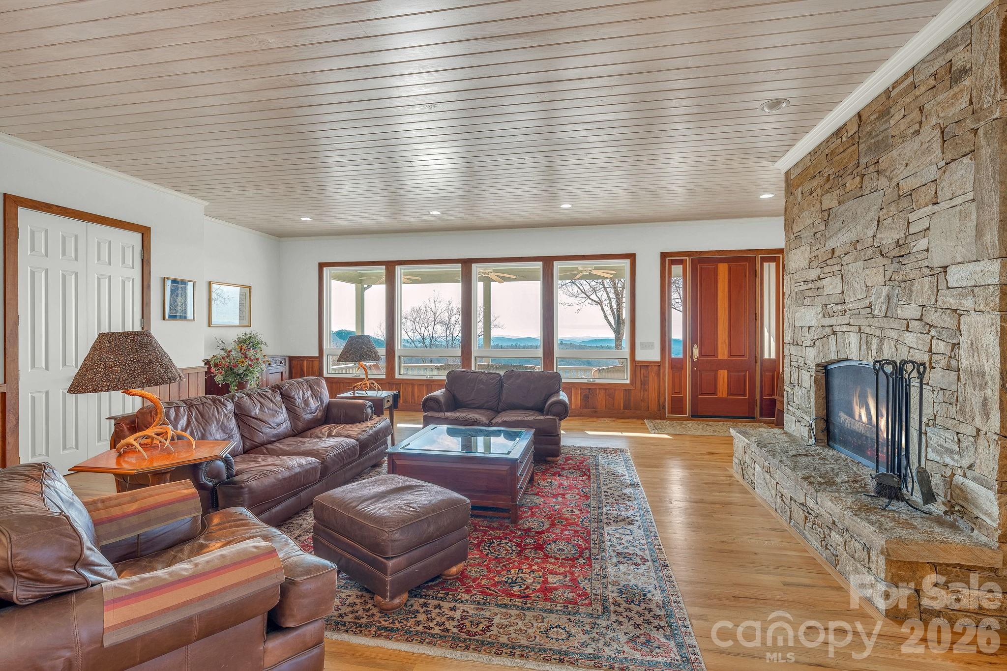 933 Thunder Ridge Lane 4 & 2