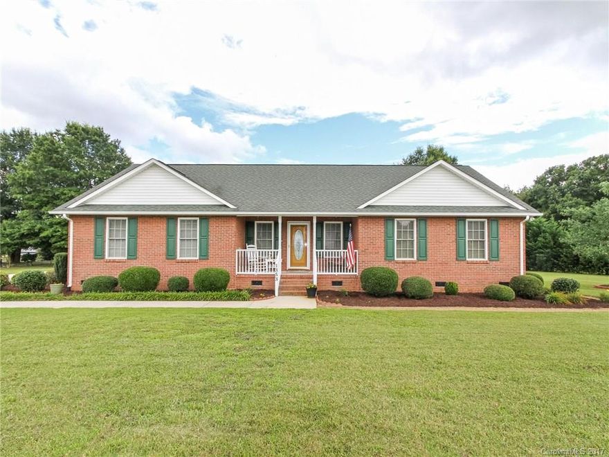 All-brick beautifully maintained 3 bedroom/2 bath ranch nestled on a 1-acre manicured lot. New HVAC 2015. Located in the desirable Amaker Lake Park neighborhood. Hurry, this one won't last!!