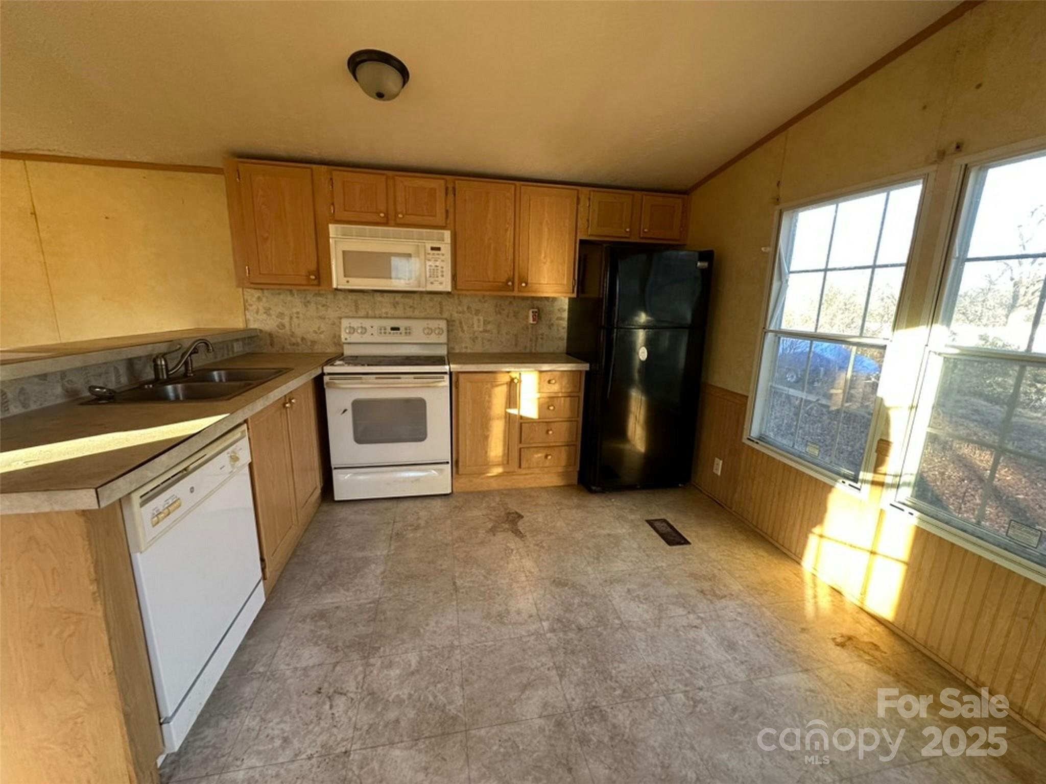 200 Rolling Oaks Drive