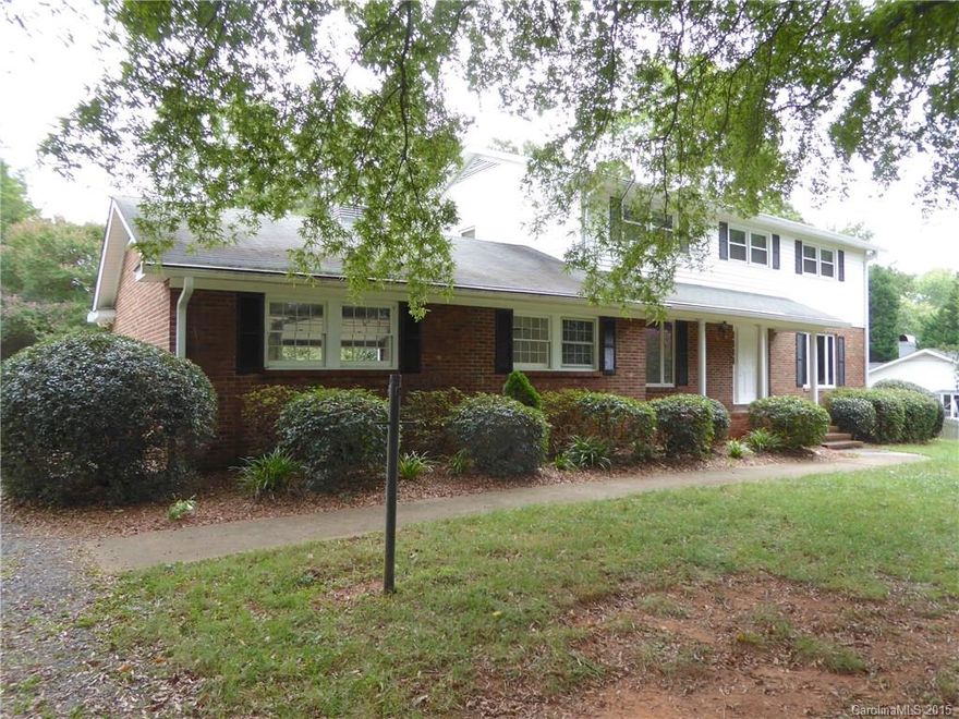 Beautiful home on 1.13 acres, 3 bedrooms and office (4th Bdrm), 3 baths, cozy den with fireplace, dining room, kitchen/breakfast area, living room. Garage with lots of built ins. Large yard with trees, country living at it's finest....Rocking Chair Front Porch...1 year home warranty provided.