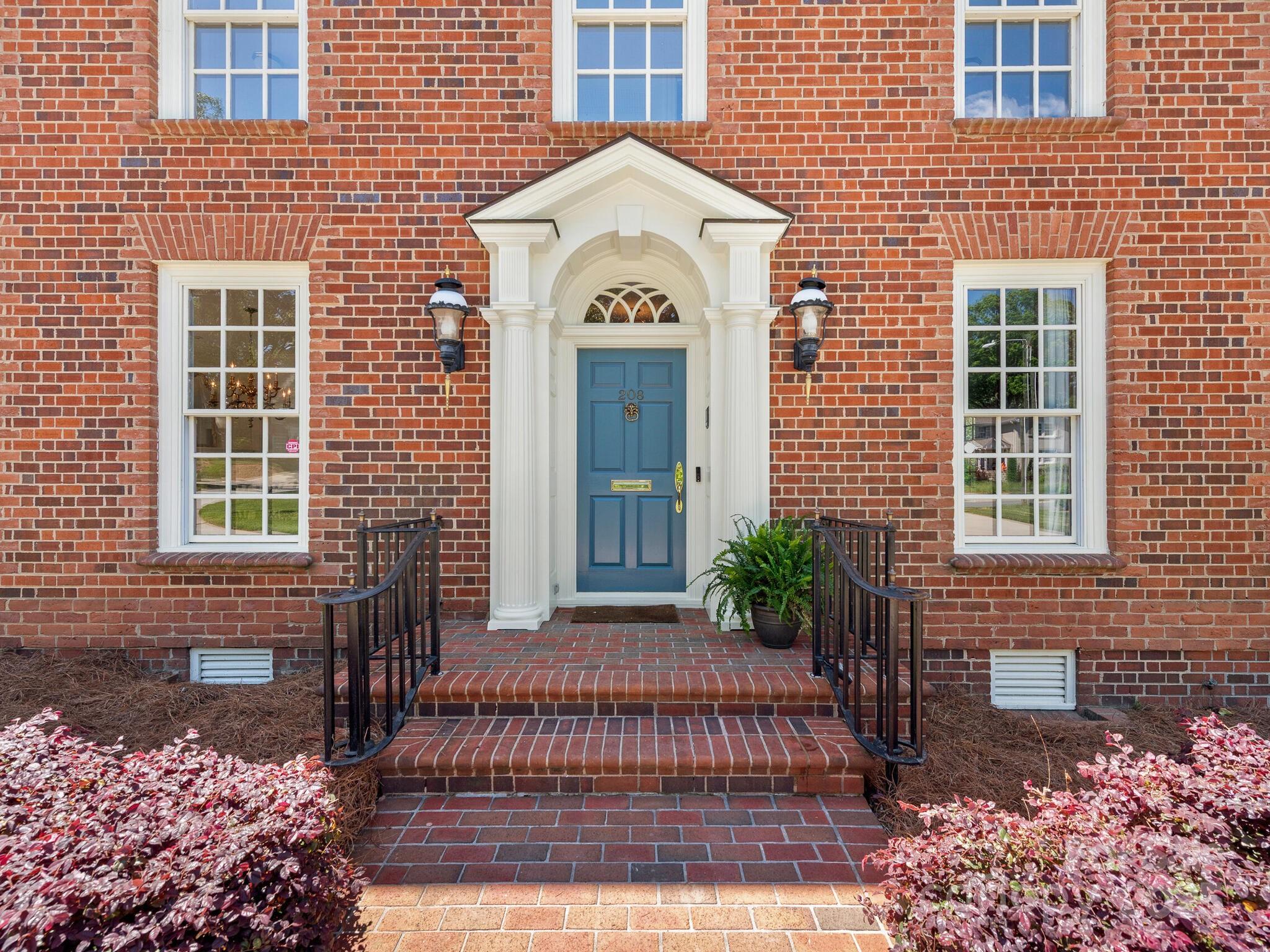 208 Huntley Place