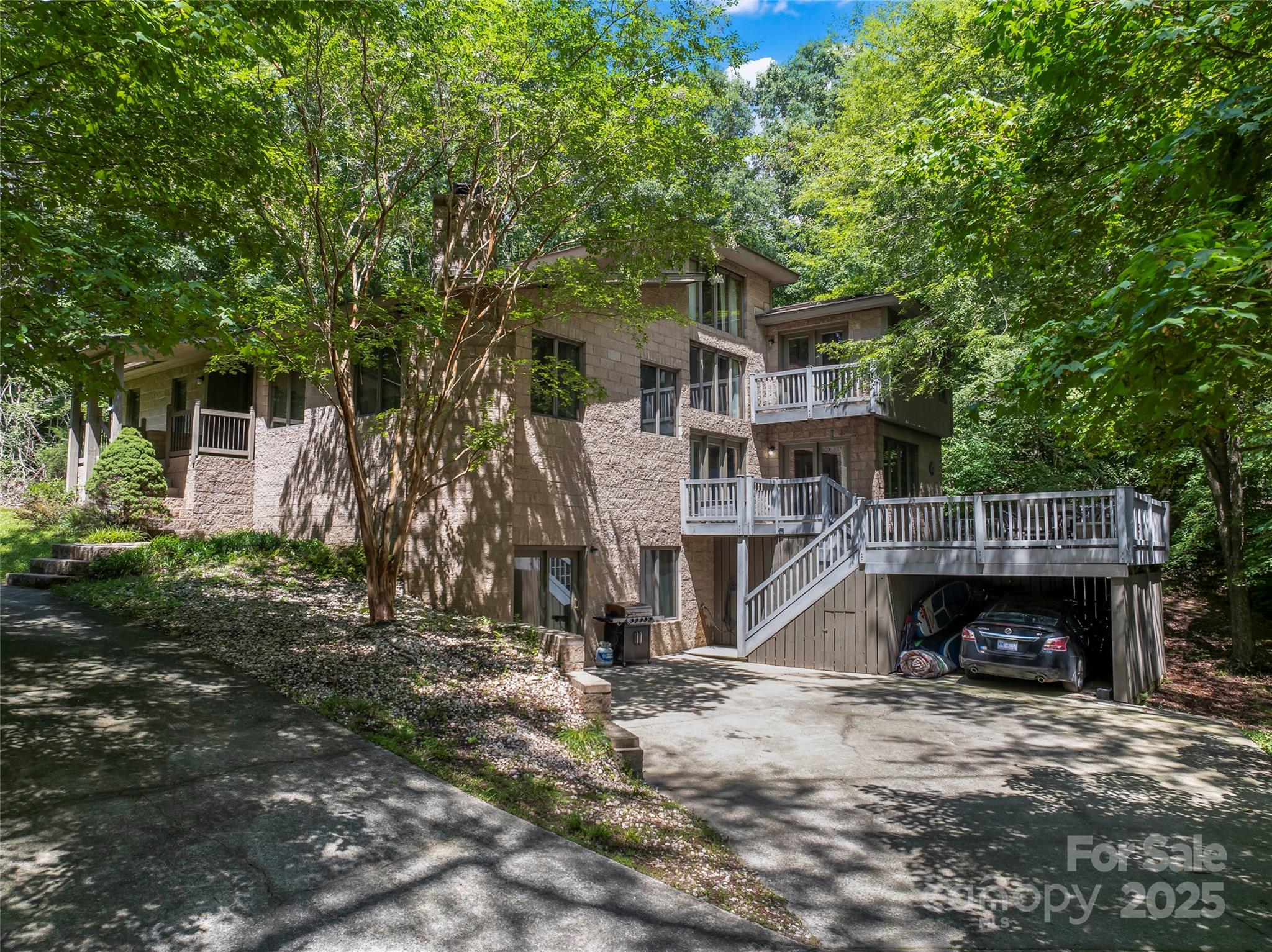 6724 Riverfront Drive