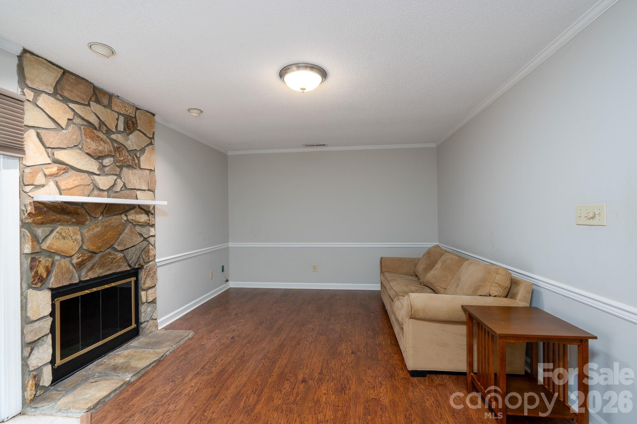 460 Camrose Circle NE