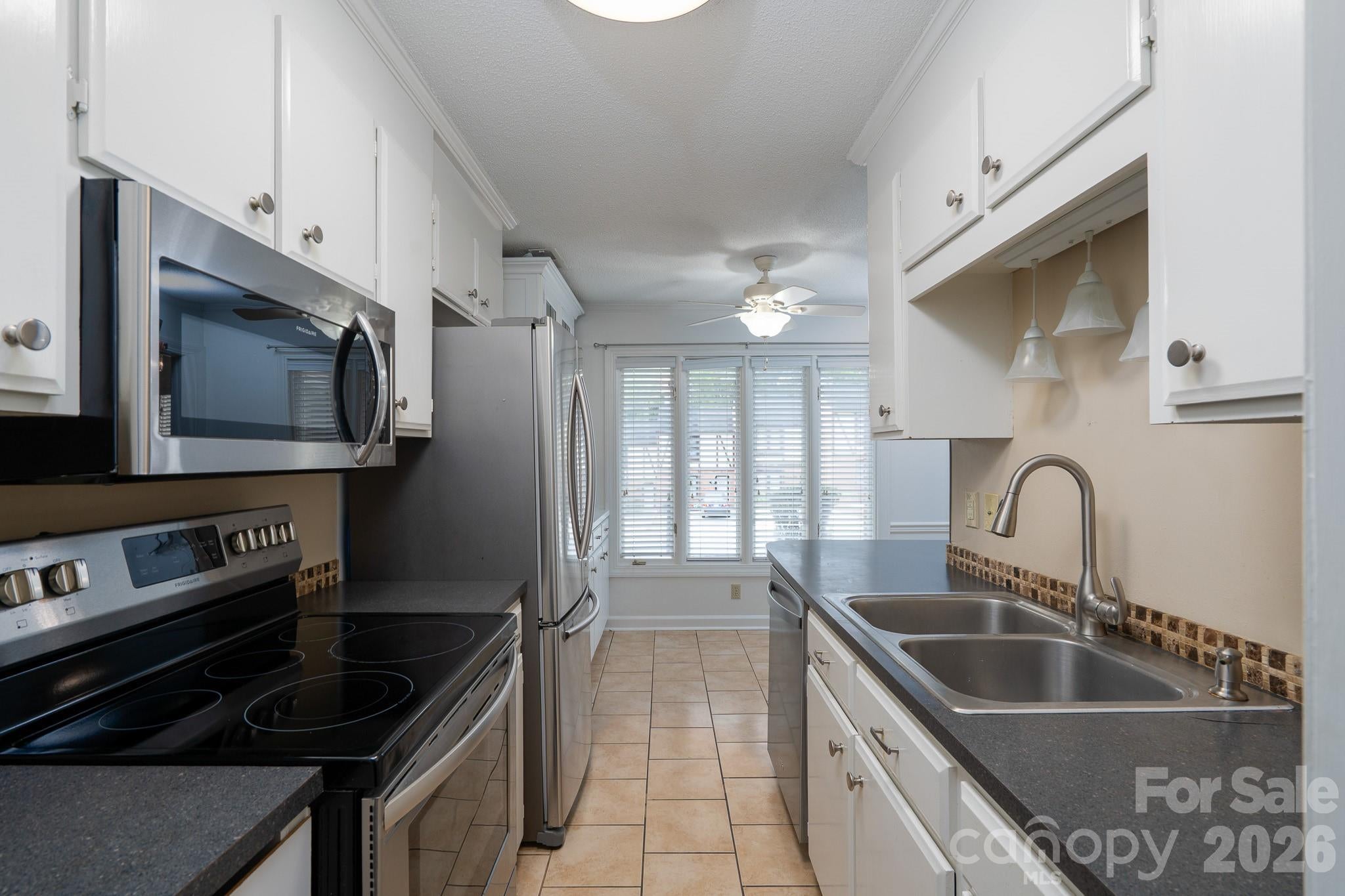 460 Camrose Circle NE