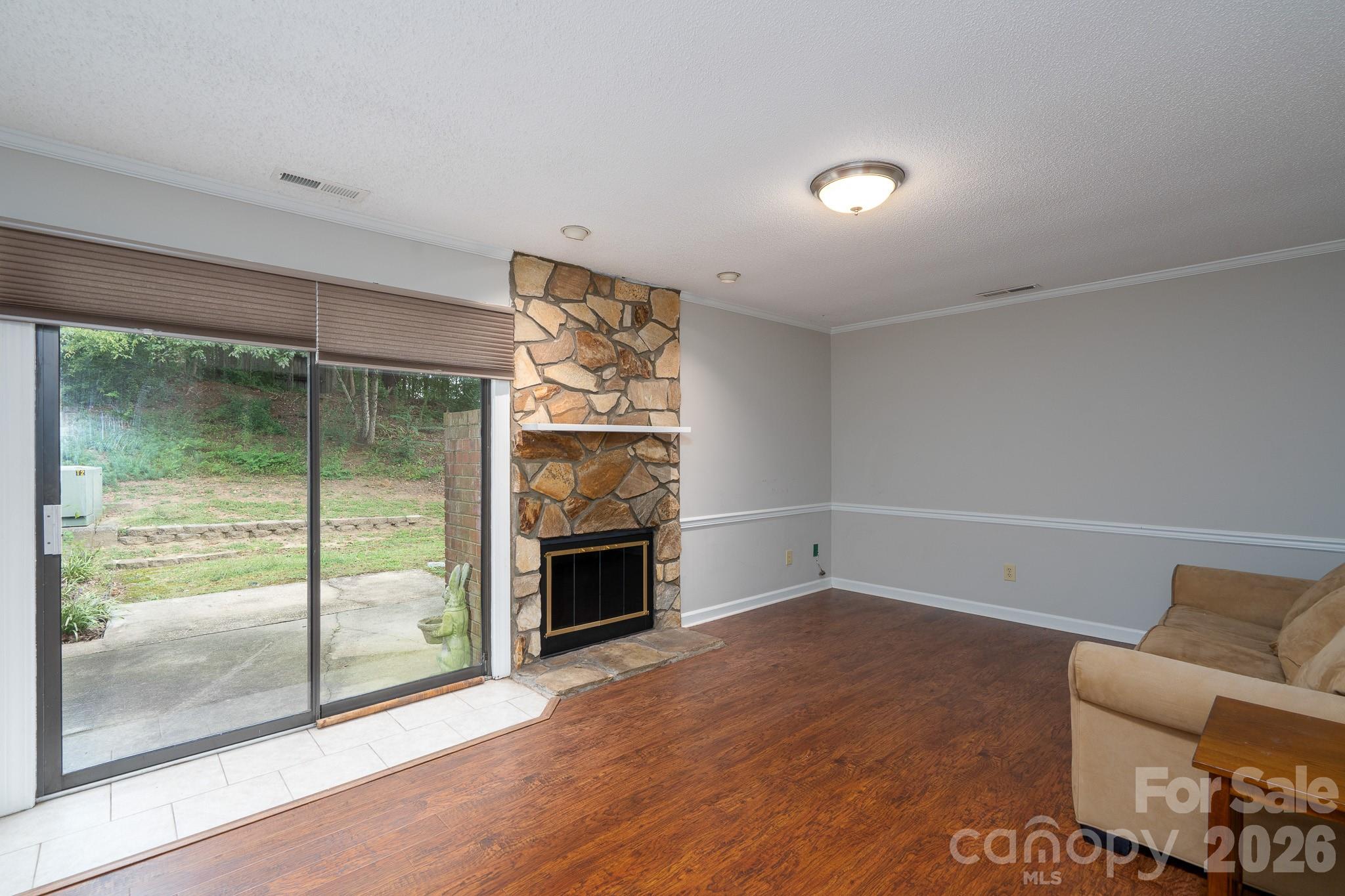 460 Camrose Circle NE