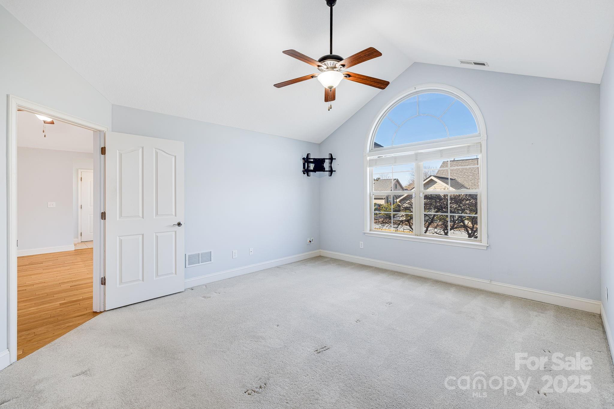 Flat Rock, North Carolina 28731, United States, 2 Bedrooms Bedrooms, ,2 BathroomsBathrooms,Residential,Active,7028