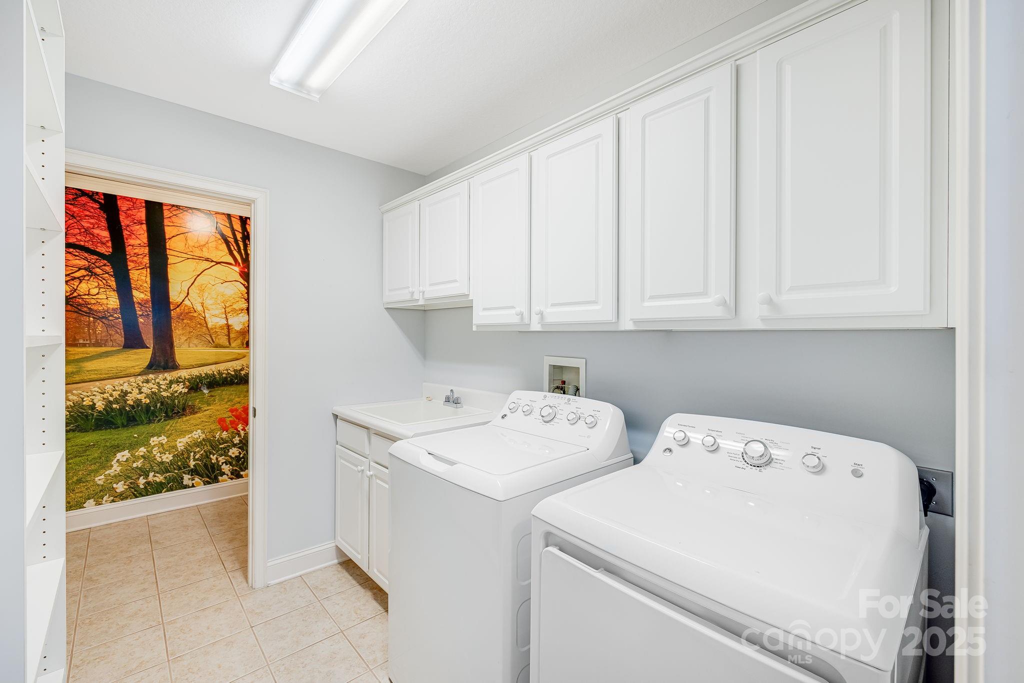 Flat Rock, North Carolina 28731, United States, 2 Bedrooms Bedrooms, ,2 BathroomsBathrooms,Residential,Active,7028