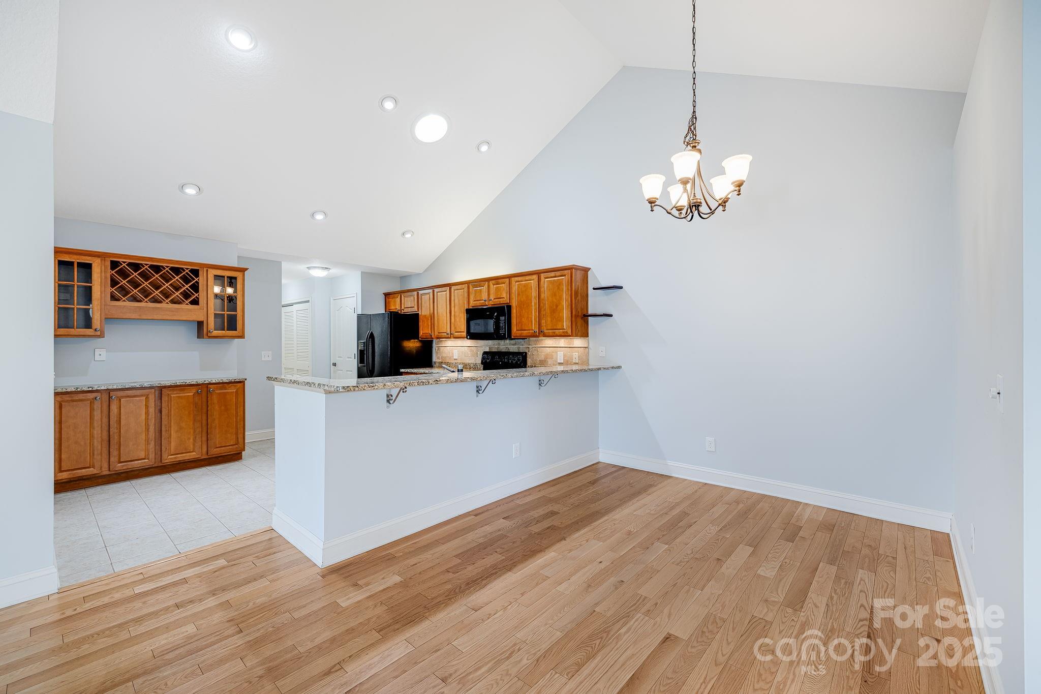 Flat Rock, North Carolina 28731, United States, 2 Bedrooms Bedrooms, ,2 BathroomsBathrooms,Residential,Active,7028