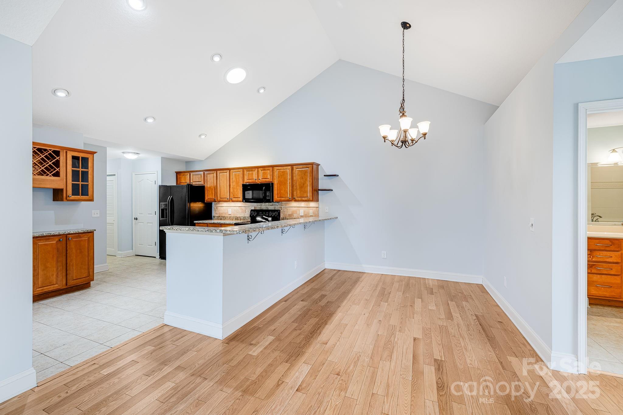 Flat Rock, North Carolina 28731, United States, 2 Bedrooms Bedrooms, ,2 BathroomsBathrooms,Residential,Active,7028