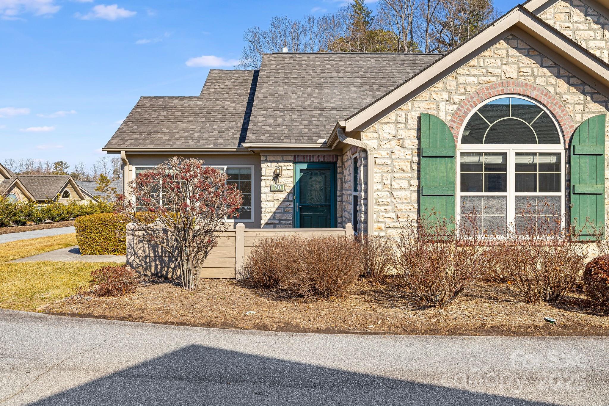 Flat Rock, North Carolina 28731, United States, 2 Bedrooms Bedrooms, ,2 BathroomsBathrooms,Residential,Active,7028