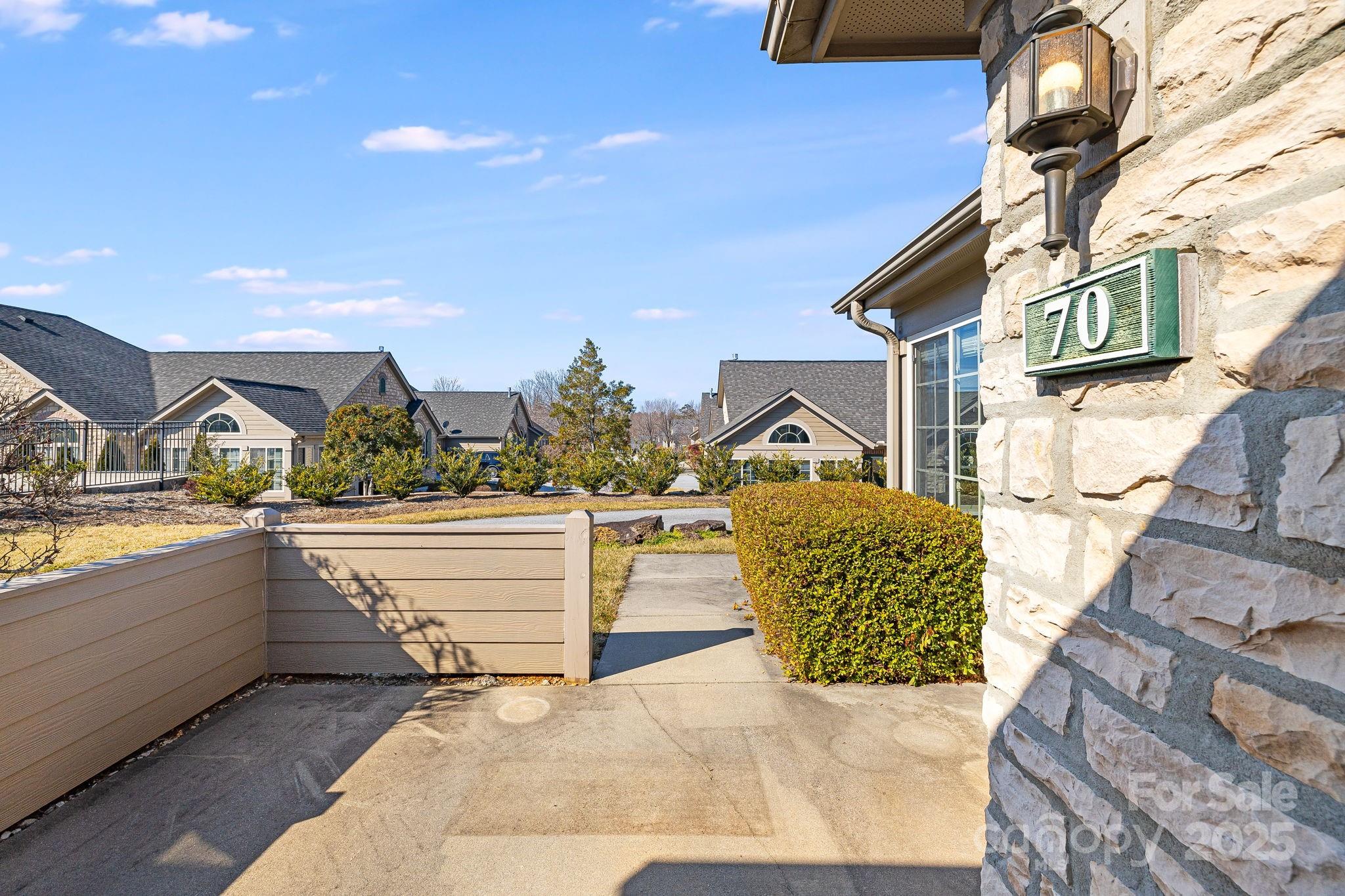 Flat Rock, North Carolina 28731, United States, 2 Bedrooms Bedrooms, ,2 BathroomsBathrooms,Residential,Active,7028