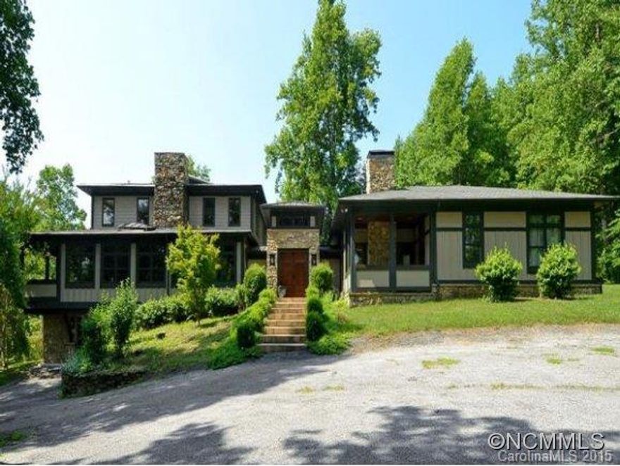 Lake Summit Estate...Personal residence with over 6500sf of finished space including newer guest wing & a separate boathouse with 2 slips. Experience Lake Summit lifestyle and this magnificent home made for entertaining!!! Two adjoining lots with waterfront are also available.