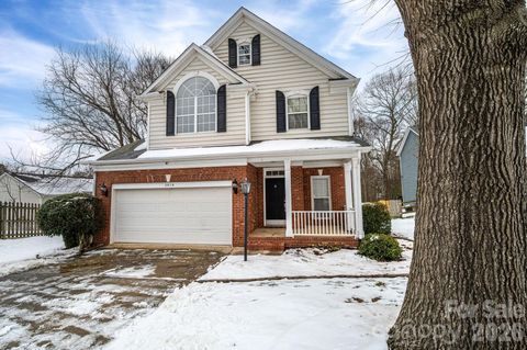 2816 Robyns Glen Drive Charlotte NC 28269