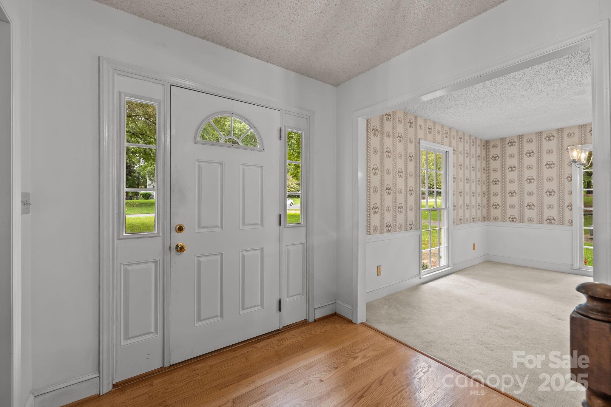 5828 Foxcrest Drive