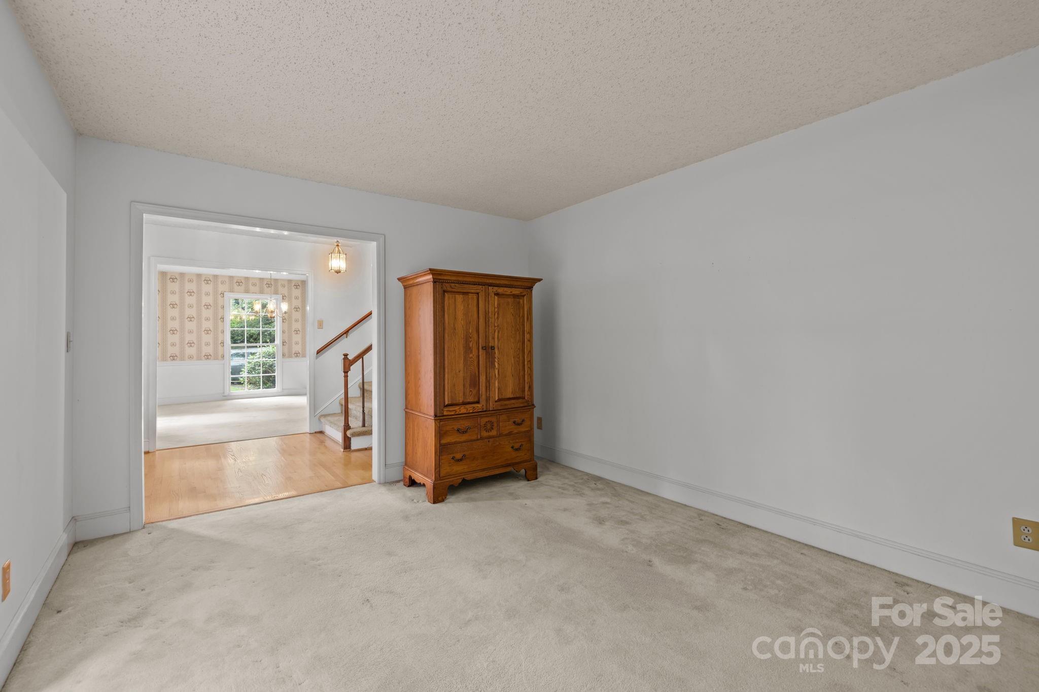 5828 Foxcrest Drive
