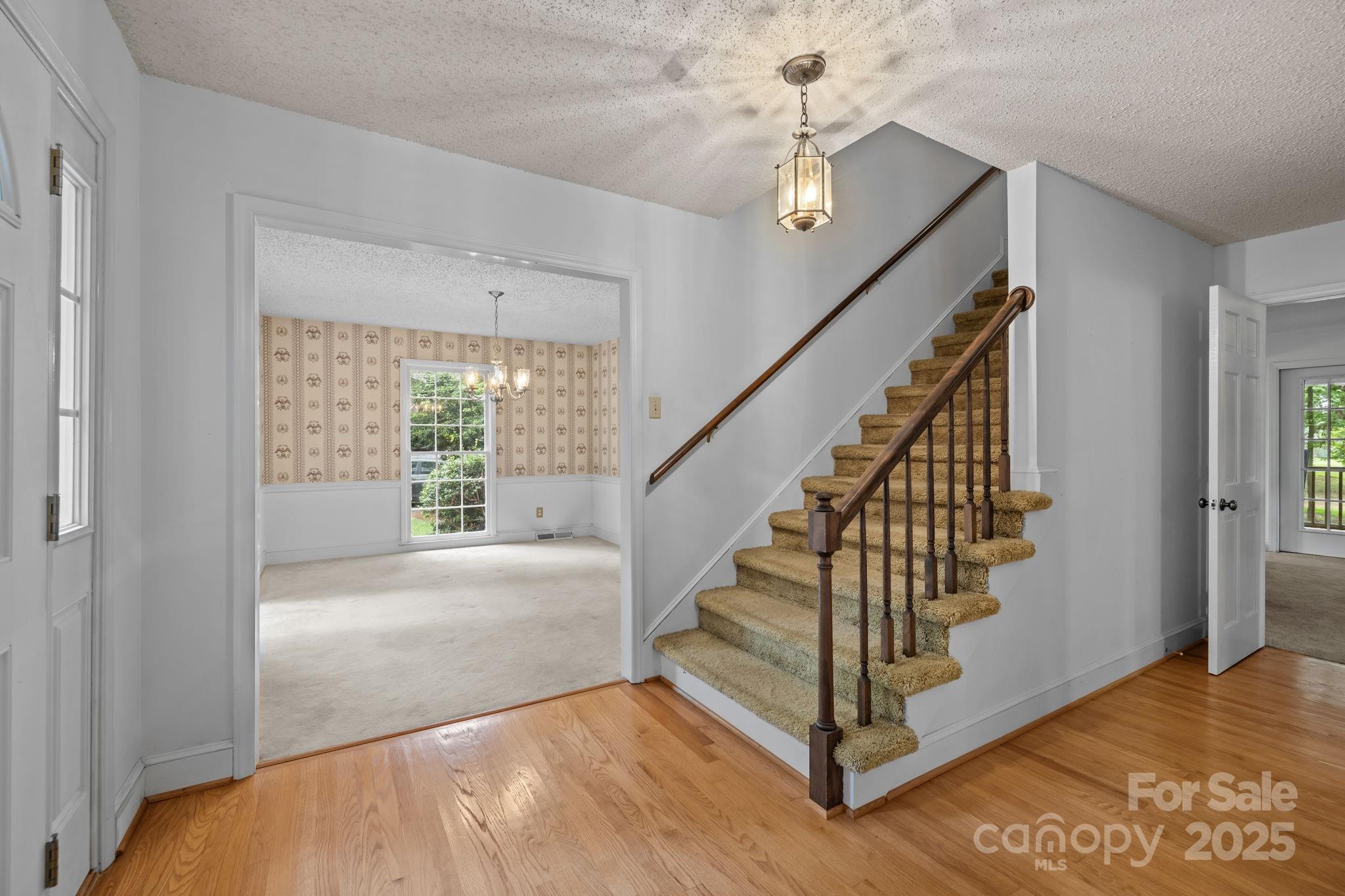 5828 Foxcrest Drive