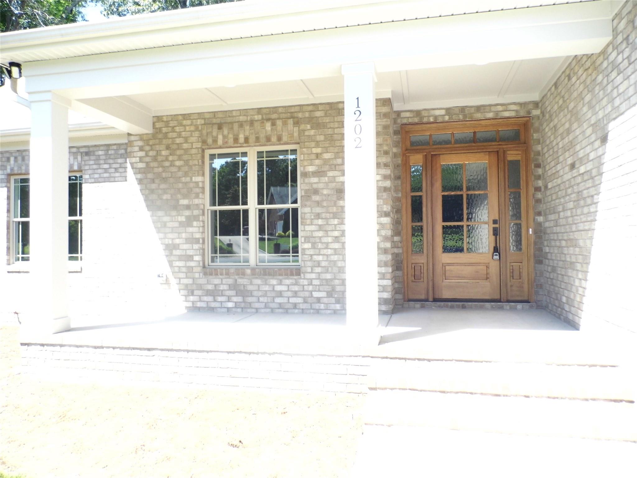 1202 Louise Lane