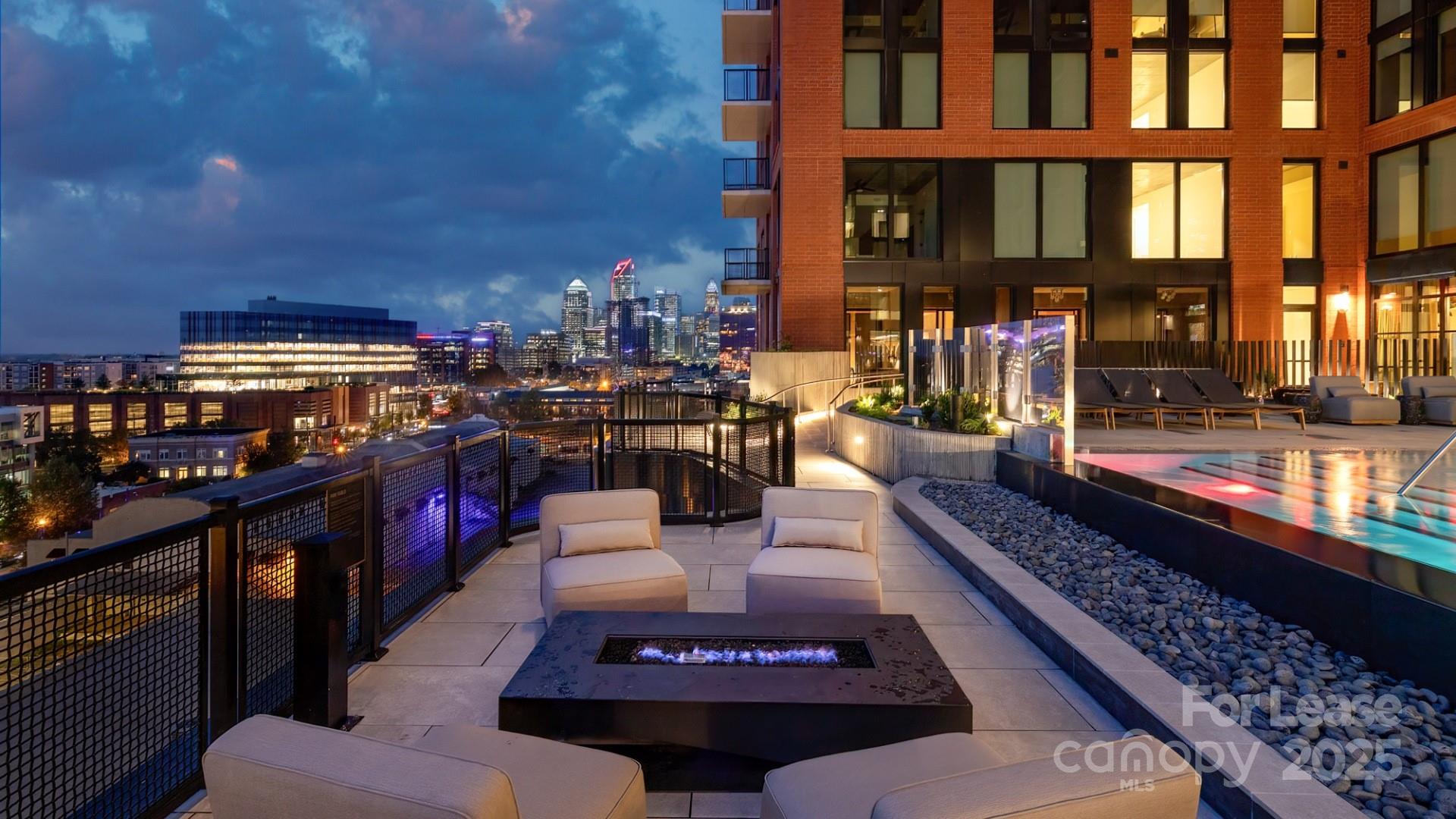 Charlotte, North Carolina 28203, United States, 1 Bedroom Bedrooms, ,1 BathroomBathrooms,Residential,Active,1248