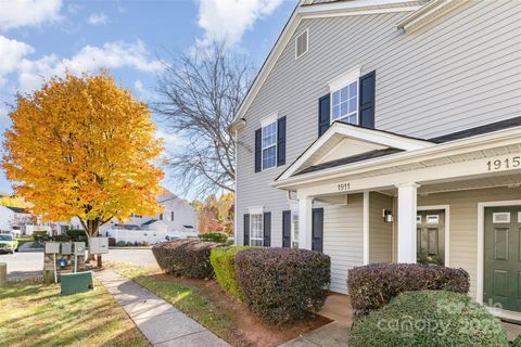 1911 Flushing Court Charlotte NC 28215