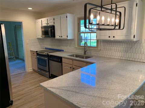 Photo of 16518 Greenfarm Road, Huntersville, NC 28078 (MLS # 4373830)