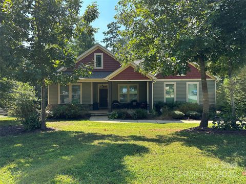 Photo of 4561 N wynswept Drive N, Maiden, NC 28650 (MLS # 4251511)