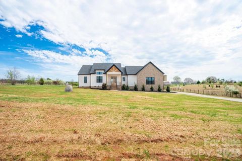 Photo of 1353 Maple Lee Court, Lincolnton, NC 28092 (MLS # 4355408)