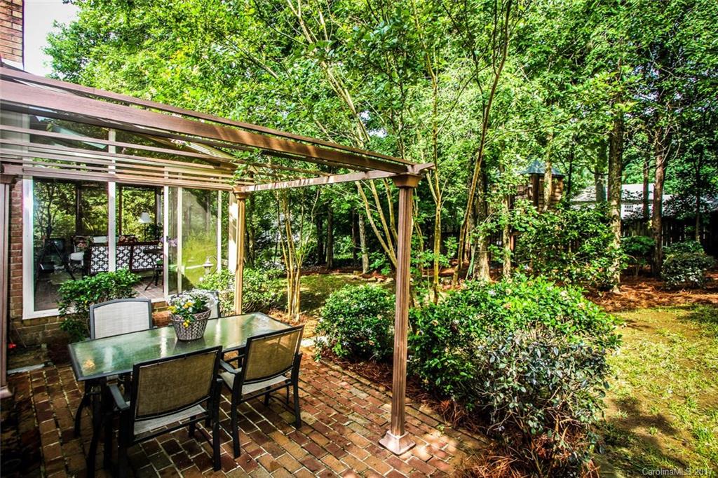 Lynrose Court - Residential